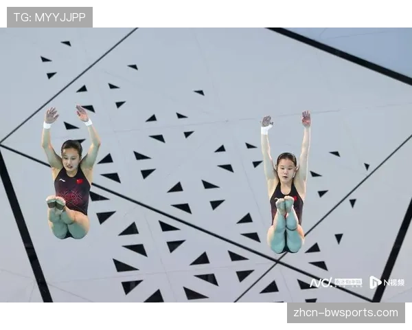 跳水赛场上，运动员拼搏精神尽显风采