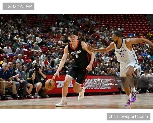 中国球员杨瀚森开拓者首秀，2分钟贡献1篮板1助攻