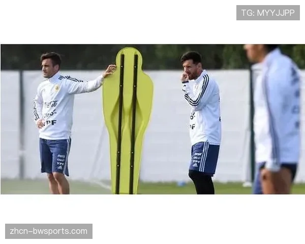 “保温杯”趣事：冰岛队教练组场边用保温杯喝咖啡走红网络